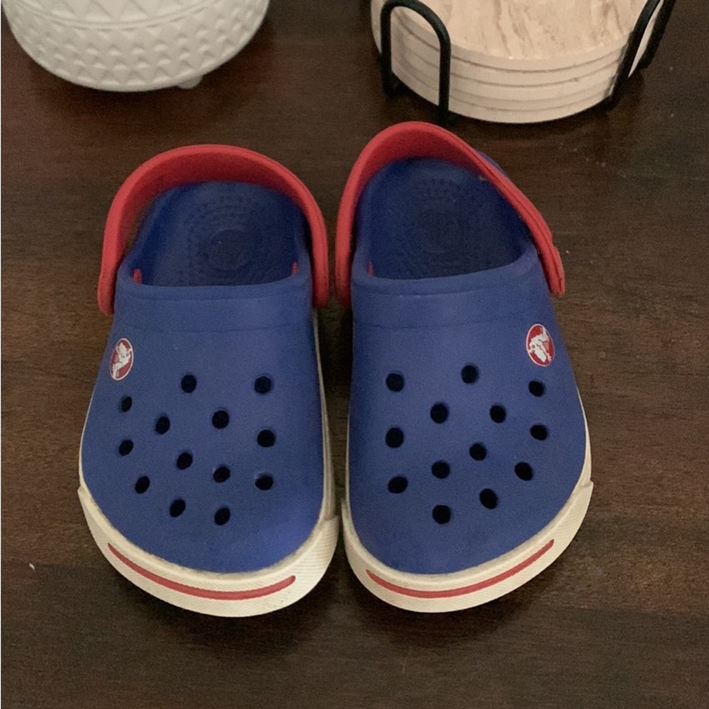 4/5 toddler crocs